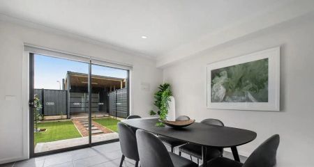 “Modern Townhouse Living in Craigieburn!” - Photo 3
