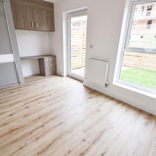 2 bedroom end of terrace house to rent - Photo 1