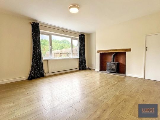 Kingstone Farm Cottages, Kingstone Winslow, Swindon - Photo 1