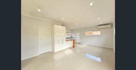 2 Bedroom Granny with Water Included! - Photo 5