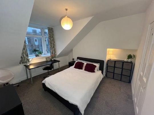 3 bedroom flat to rent - Photo 1