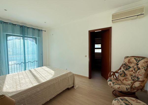 Excellent 1 bedroom flat with generous areas well located in Albufeira.