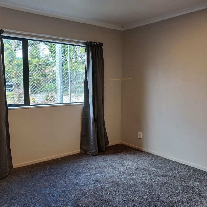 Three Bedroom Home in Glen Eden - Photo 1