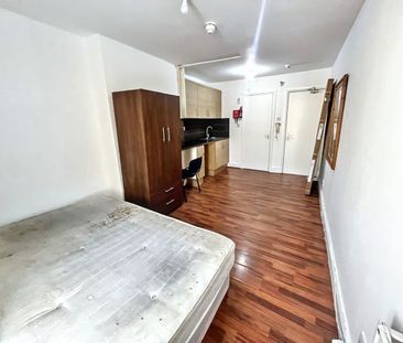 Studio Flat, Camberwell Church Street, SE5 - Photo 1