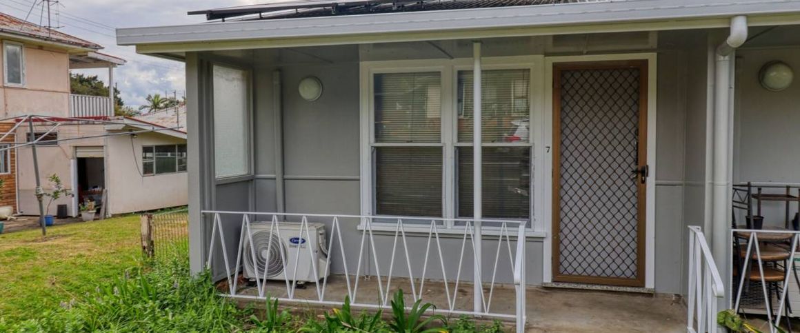 Tidy Bedsit - Photo 1