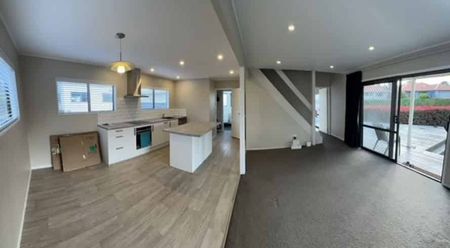 WOW! CHECK ME OUT! - Photo 4