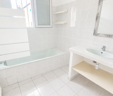 Location Maison 5 pièces 87m² LA ROCHE SUR YON 85000 - Photo 2