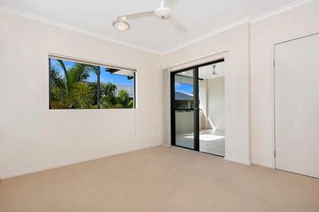 Contemporary living in Trinity Beach - Photo 2