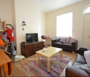 2 Bedroom Student House in Hyde Park - Photo 1