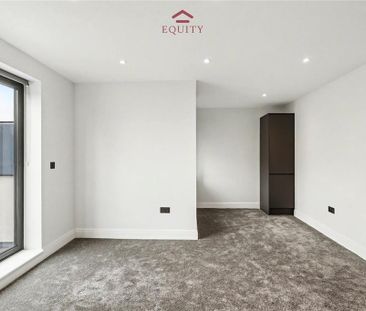 3 bedroom flat to rent - Photo 4