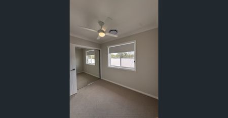 4 Bed, 2.5 Bath, 2 Living Areas, Double Car Garage. Available 19/12/2025 - Photo 4