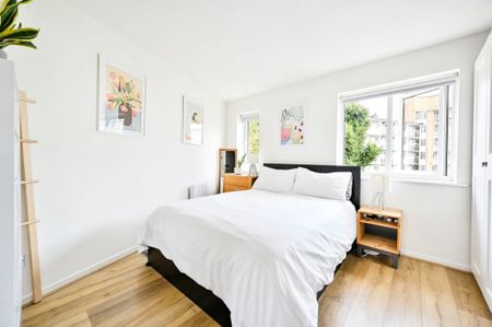 Flat 9 Burnaby Court, Scott Lidgett Crescent, London SE16 4PU, UK, London - Photo 2