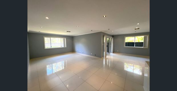 Spacious 4 bedroom family home - Photo 1