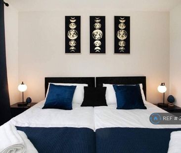 3 bedroom semi-detached house to rent - Photo 6