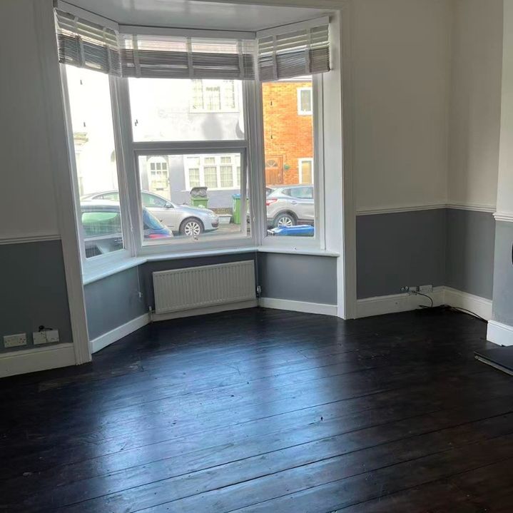 3 Bed Semi-Detached House, Forster Road, SO14 - Photo 1