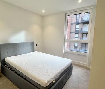 Poplar Riverside, Hemlock Street, - Photo 1