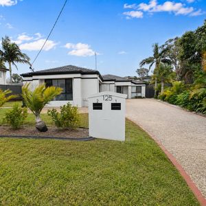 Rear Unit - Modern & Spacious 3 Bedroom Duplex with Private Outdoor Entertaining - Photo 3