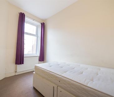 2 bed flat to rent in Simonside Terrace, Heaton, NE6 - Photo 3