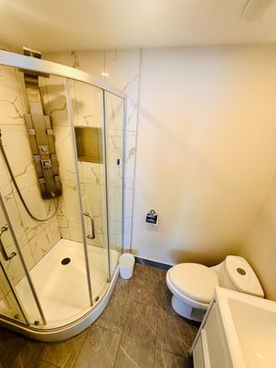 For Lease - 1032 Burnhamthorpe Road, Mississauga, Ontario - Photo 1