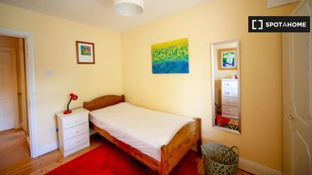 Snug room for rent in 3-bedroom house, Knocklyon, Dublin - Photo 2