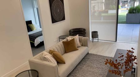 Furnished & Carpark Included - Photo 2