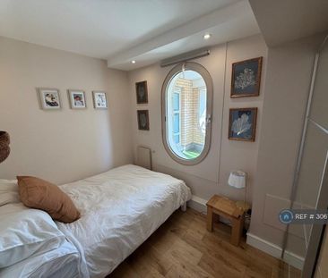 3 bedroom flat to rent - Photo 5