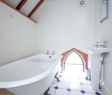 A 3 Bedroom Flat in Town Centre GL50 4EF - Photo 5