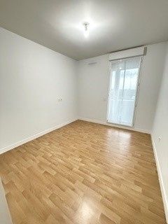 Location Appartement 3 pièces 67m² LA ROCHE SUR YON 85000 - Photo 5