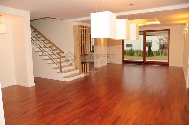 Przestronny, 6 pokojowy, po remoncie. - Zdjęcie 1