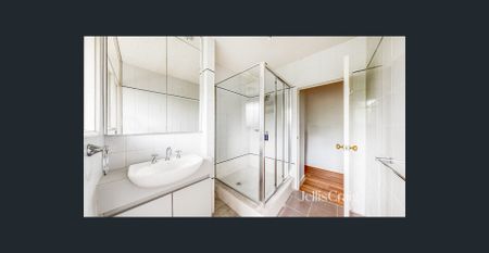 Refreshed 2 Bedroom Apartment - Photo 4