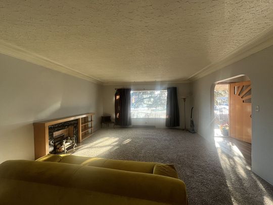 3720 37 Street Southwest, Calgary - Photo 1