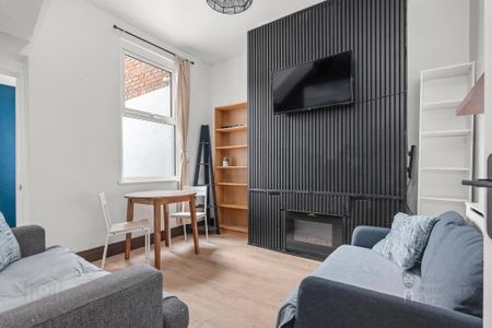 Room 2, 5 Willowbank Gardens, Belfast, BT15 5AH - Photo 2