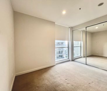 Luxury semi Furnished Two Bedrooms in Mascot Heart!!! - Photo 2