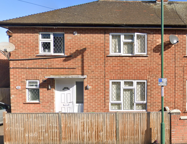 Claude Street Room 6 - Photo 1