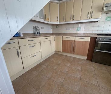 3 bedroom semi-detached house to rent - Photo 4