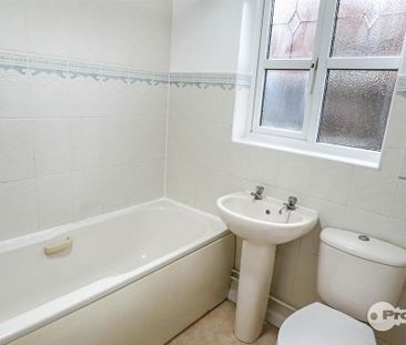 2 bedroom semi-detached bungalow to rent - Photo 4