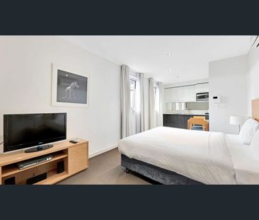 FULLY FURNISHED Convenient living in South Yarra - Photo 4