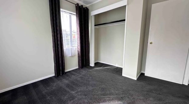 Prime location - Prime living! - Photo 1