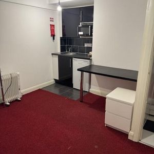 Studio to rent - Photo 2