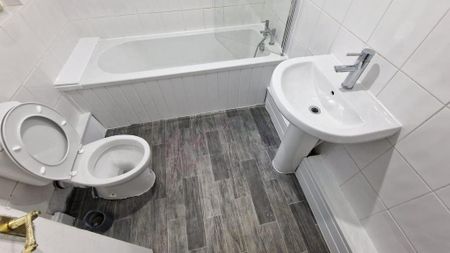 2 bedroom end of terrace house to rent - Photo 4