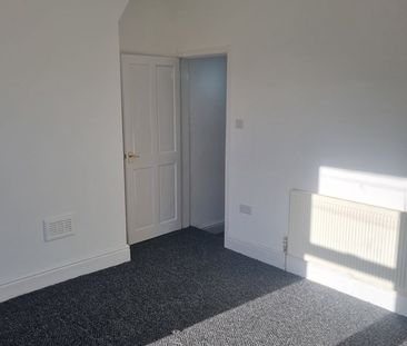 2 Bed Terraced House, Stanton Street, M11 - Photo 4