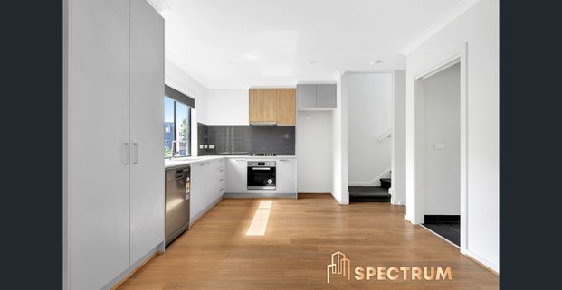 Modern family home for lease in Tarneit! - Photo 1