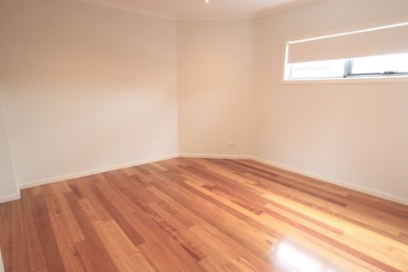 2/7 Winifred St Oak Park VIC 3046 - Photo 3