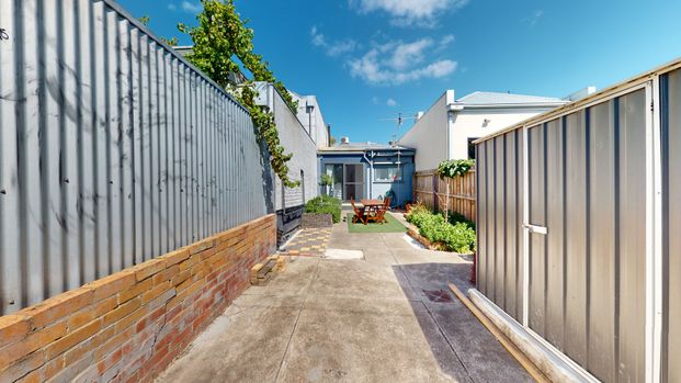 CHARMING RENOVATED TERRACE - Photo 1