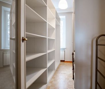 Metro, kamienica, po malowaniu - Photo 1