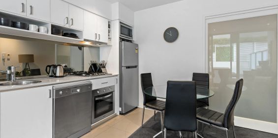 Oversized Courtyard Apartment in the Heart of South Yarra - Photo 3