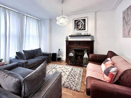 4 bedroom semi-detached house to rent - Photo 2