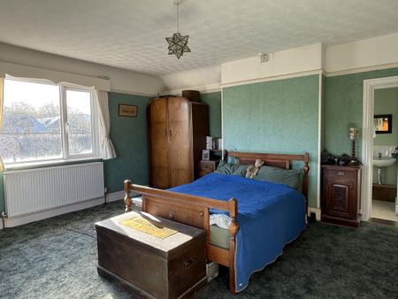 4 bedroom semi-detached house to rent - Photo 4