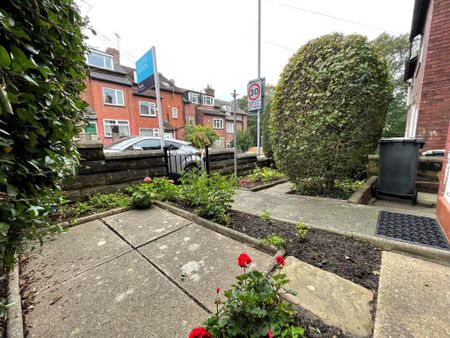 3 bedroom terraced house to rent - Photo 2