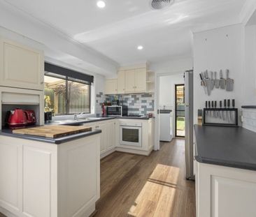 22 Sydenham Avenue North Bendigo VIC - Photo 6